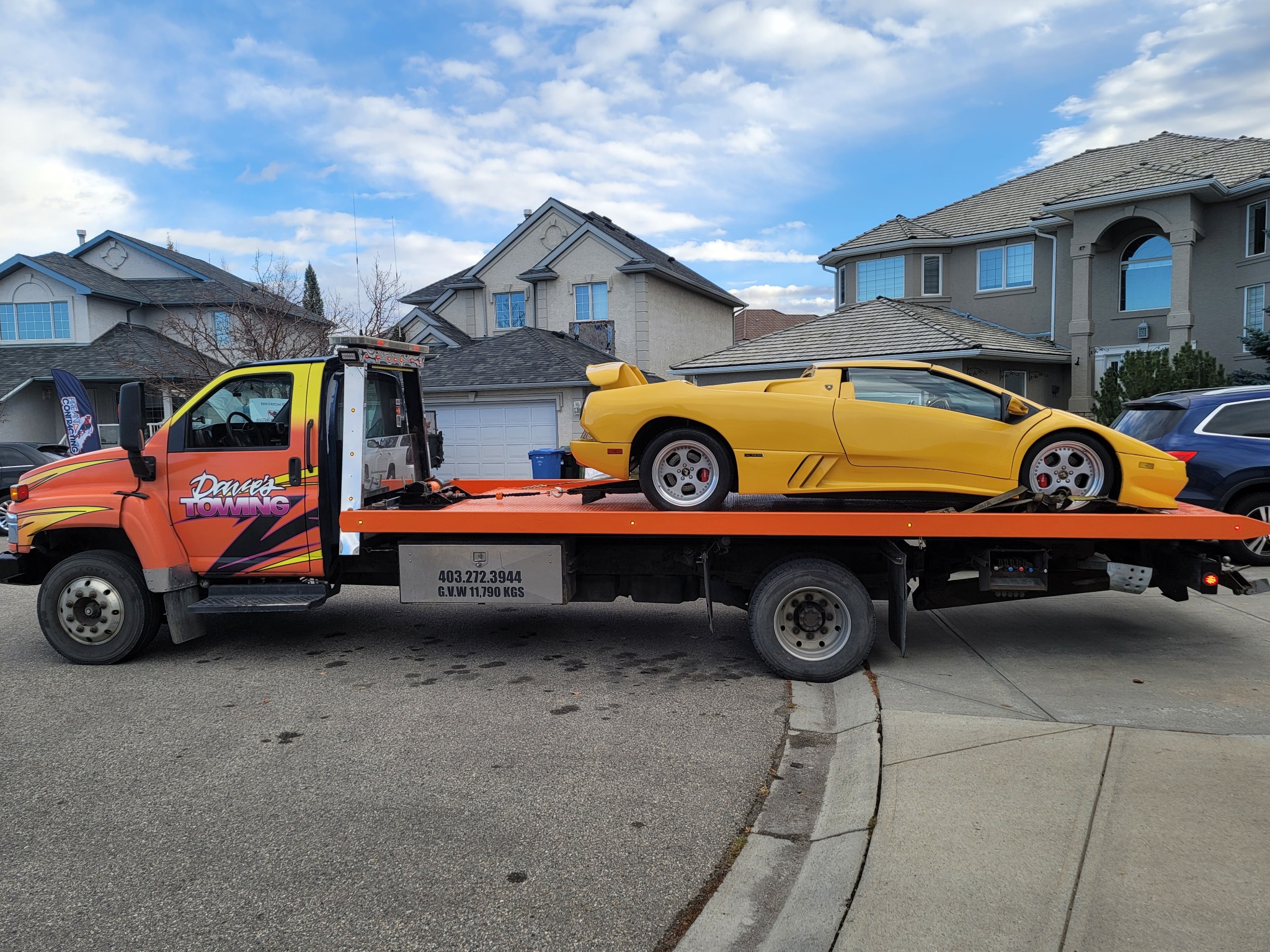 Lamborghini Diablo transported on flatbed – Calgary
