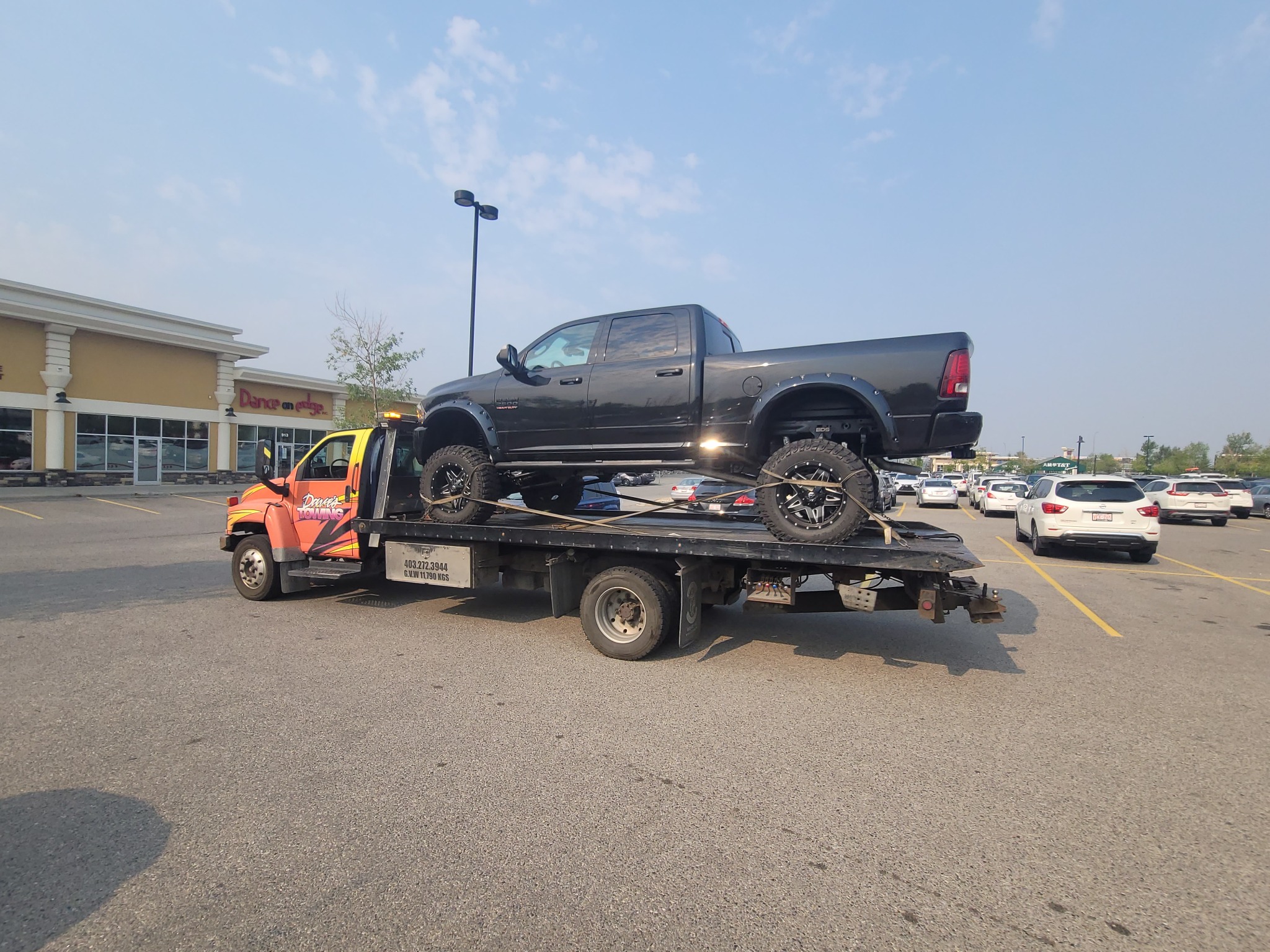 Lifted truck tow from retail parking lot – Calgary