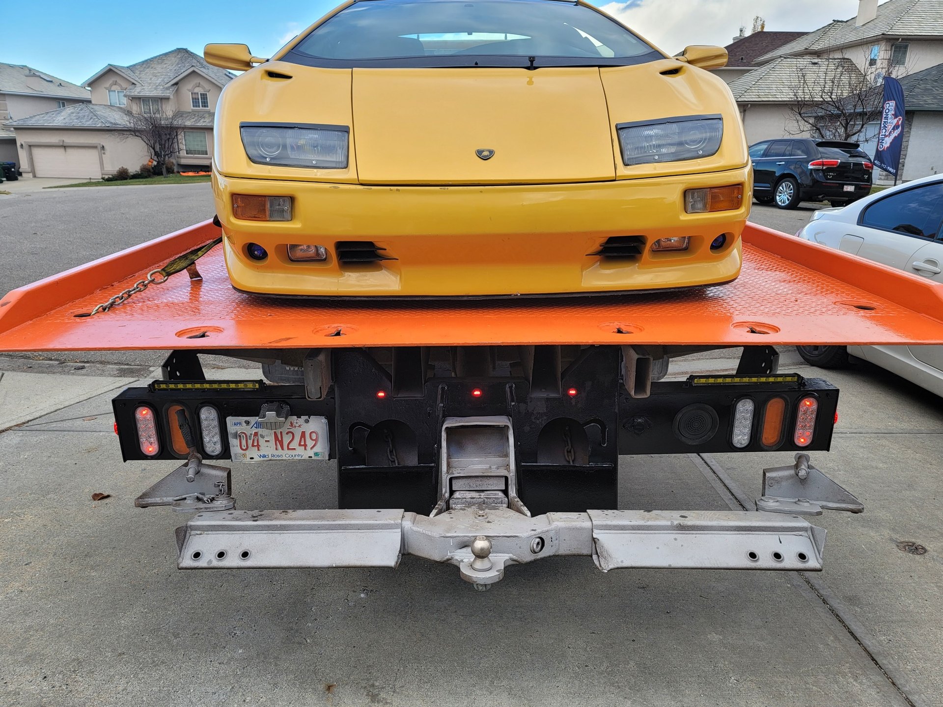 Lamborghini Diablo transported on flatbed – Calgary