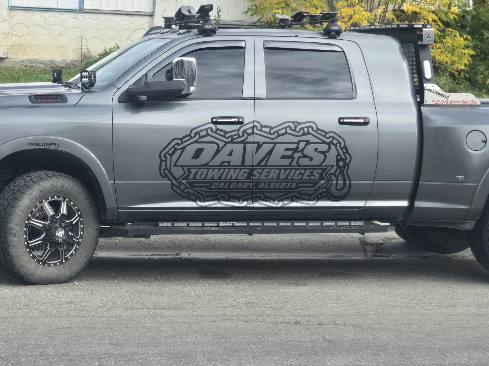 Dave's Towing: Ram Dually Trailer Hauler for 5th Wheel and Bumper Pull Towing in Calgary - RV & Trailer in Calgary