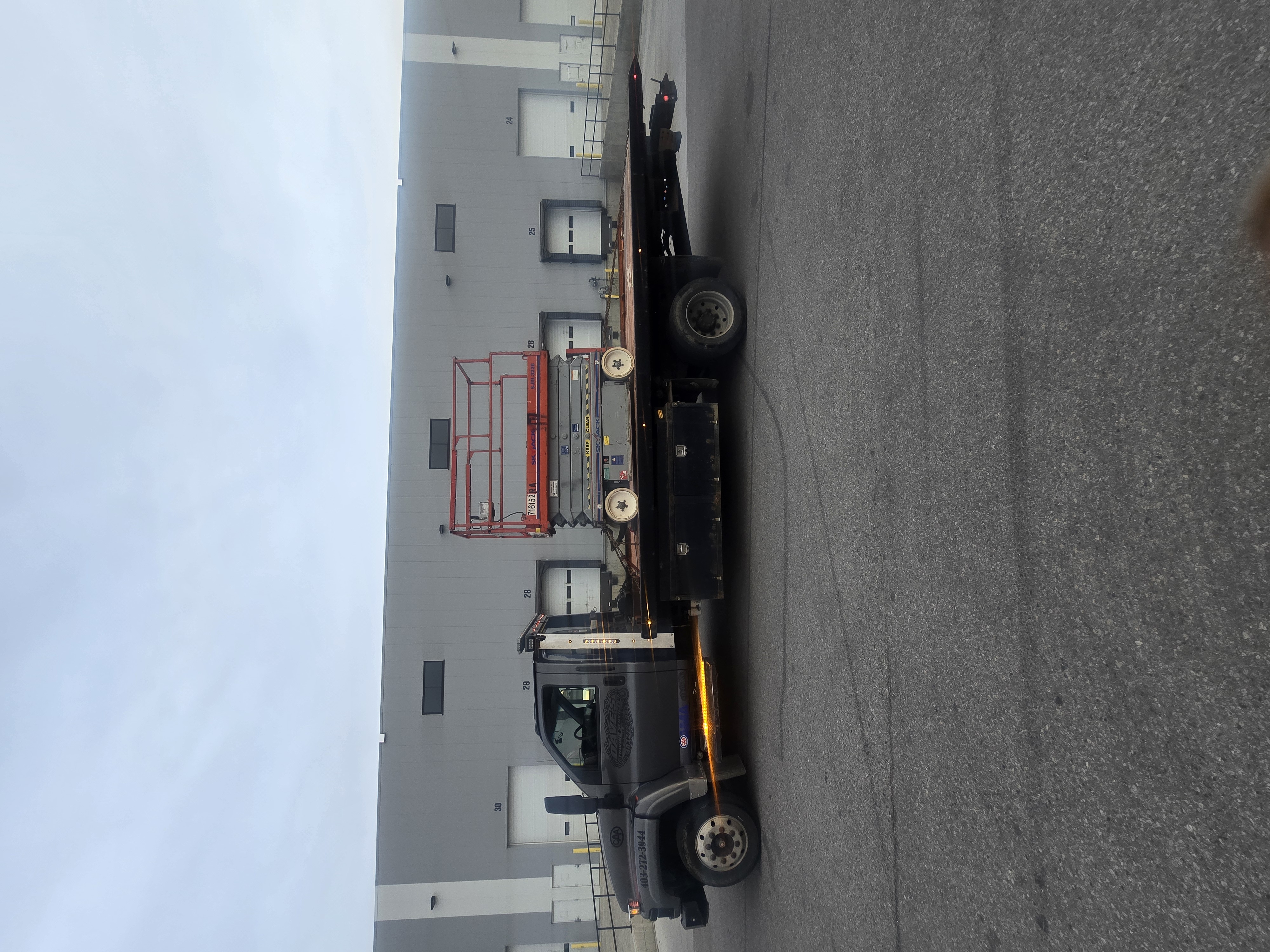 Dave's Towing: Scissor Lift Flatbed Transport in Calgary - Flatbed Towing in Calgary