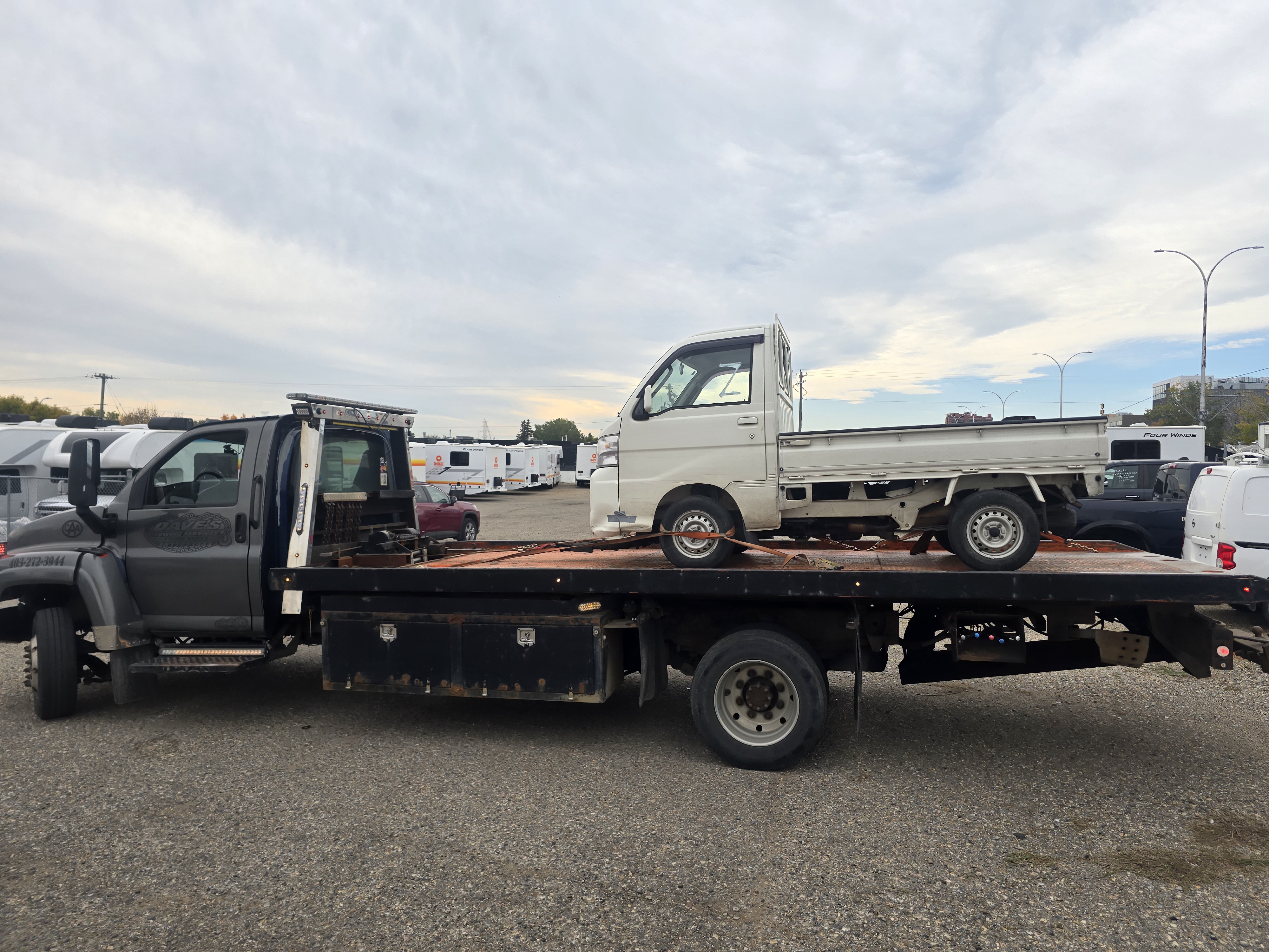 Mini truck towing - Flatbed Towing in Calgary