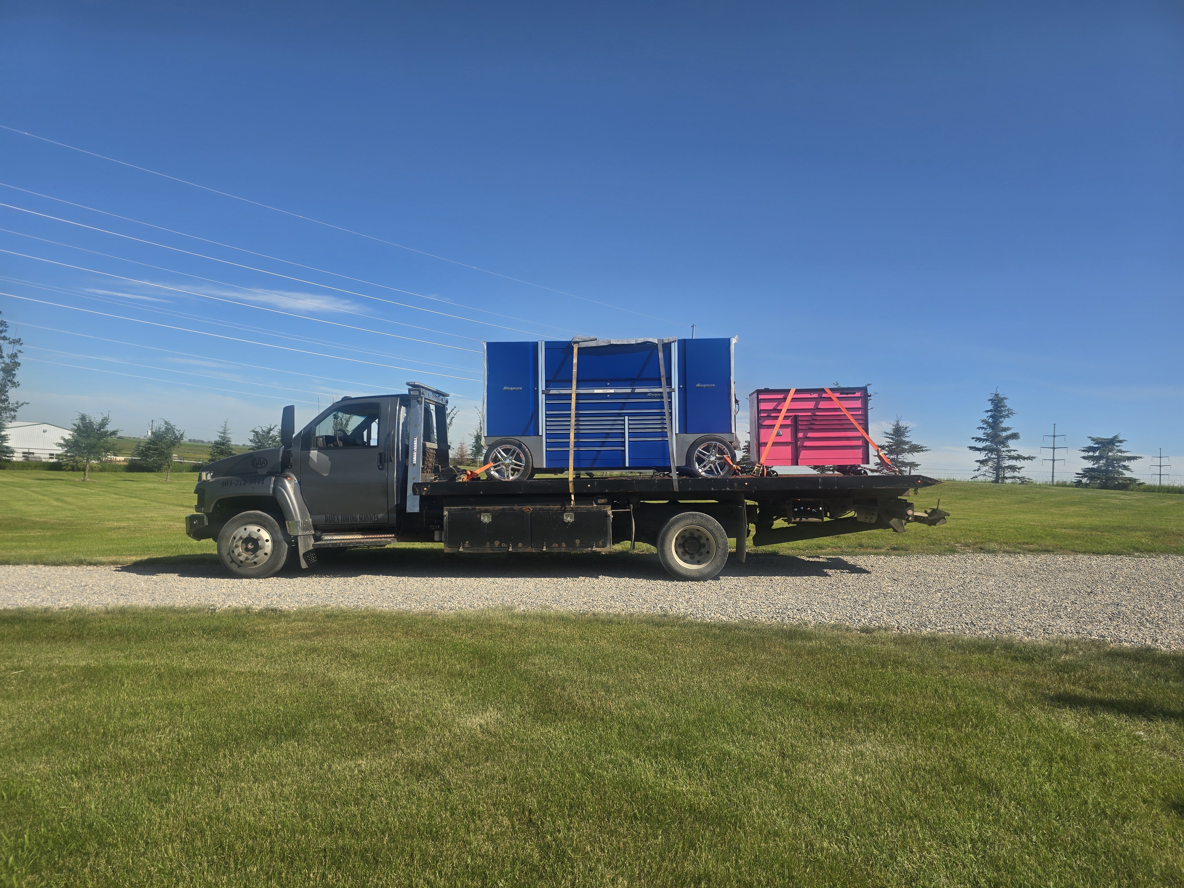 Snap-on tool box Towing - Flatbed Towing in Calgary